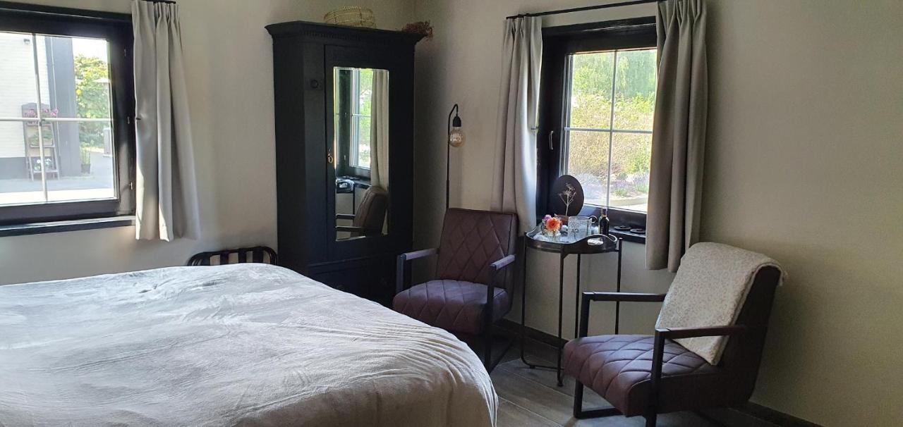 Luxe Gastenkamer Met Living En Keuken Bij Friezen Paarden Stal Pellendijk Westendorp Esterno foto