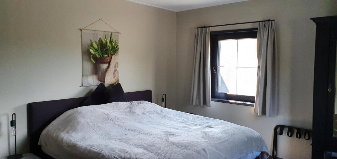 Luxe Gastenkamer Met Living En Keuken Bij Friezen Paarden Stal Pellendijk Westendorp Esterno foto